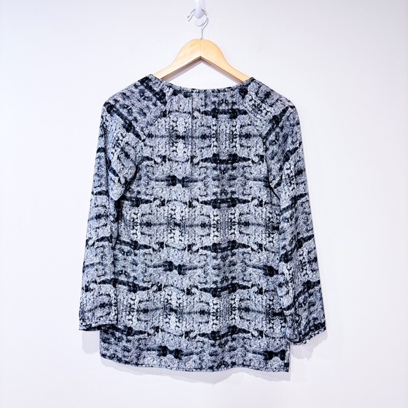 CHICAGO EXCLUSIVE Flowy black and white top - Picture 2 of 8